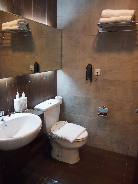 Roomz Hotel Seria Exteriör bild